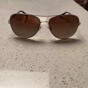 Frame color: Gold.
Polarized Brown Gradient.
Light Gold

Case is missing